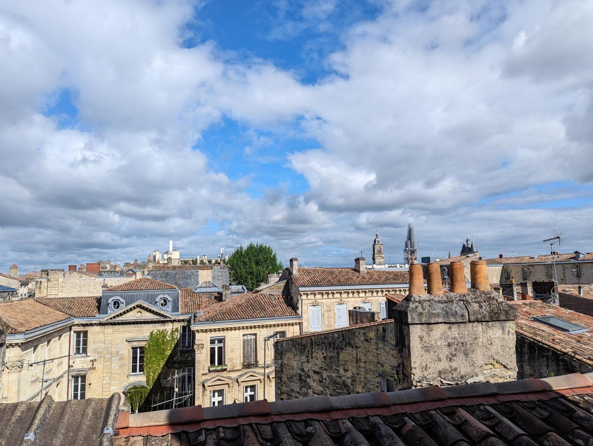 Lumineux Appartement Sous Les Toits A Pey Berland Bordeaux Exterior photo